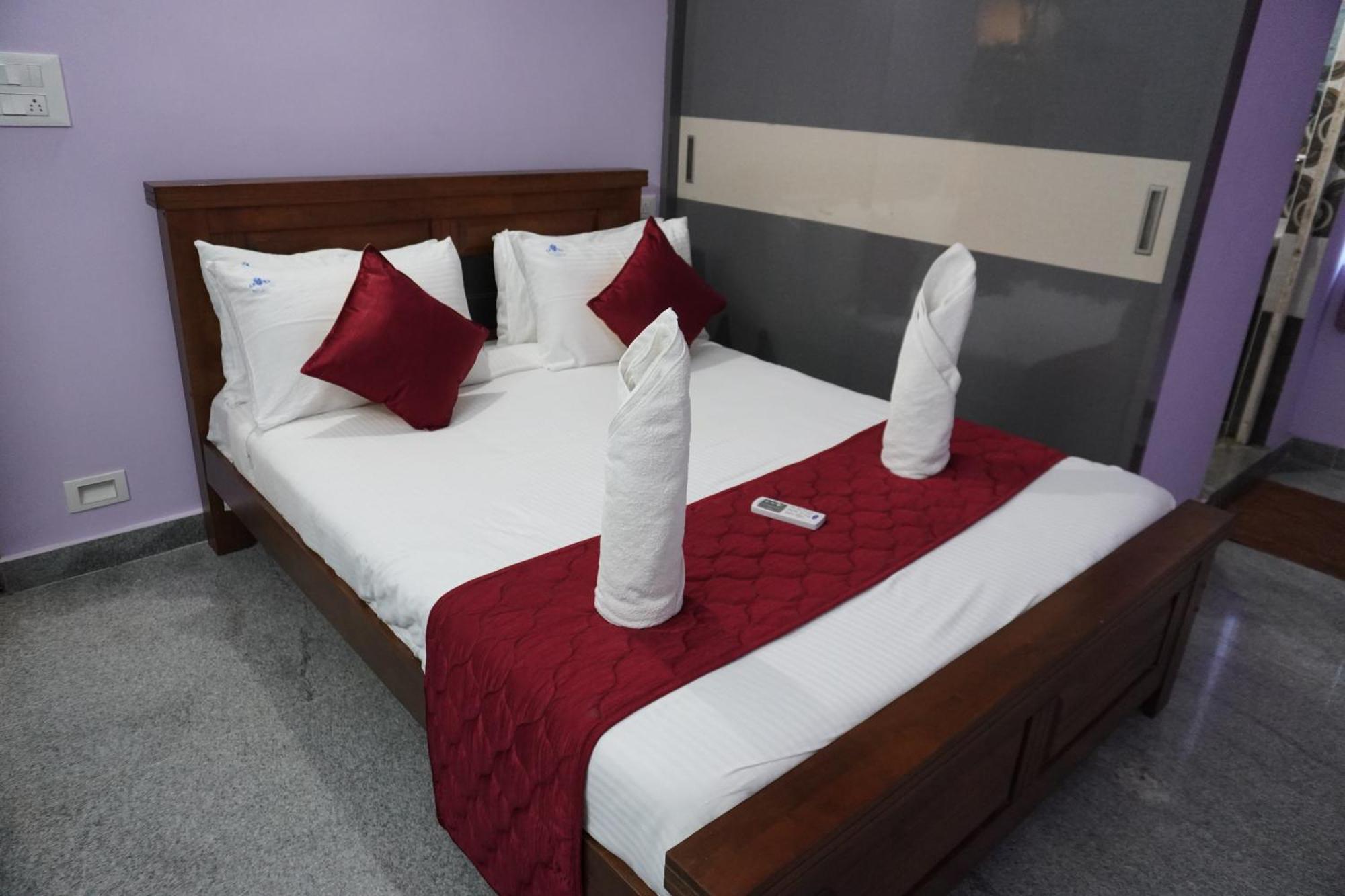 Tirumala Premium Home Stay Tirupati Buitenkant foto