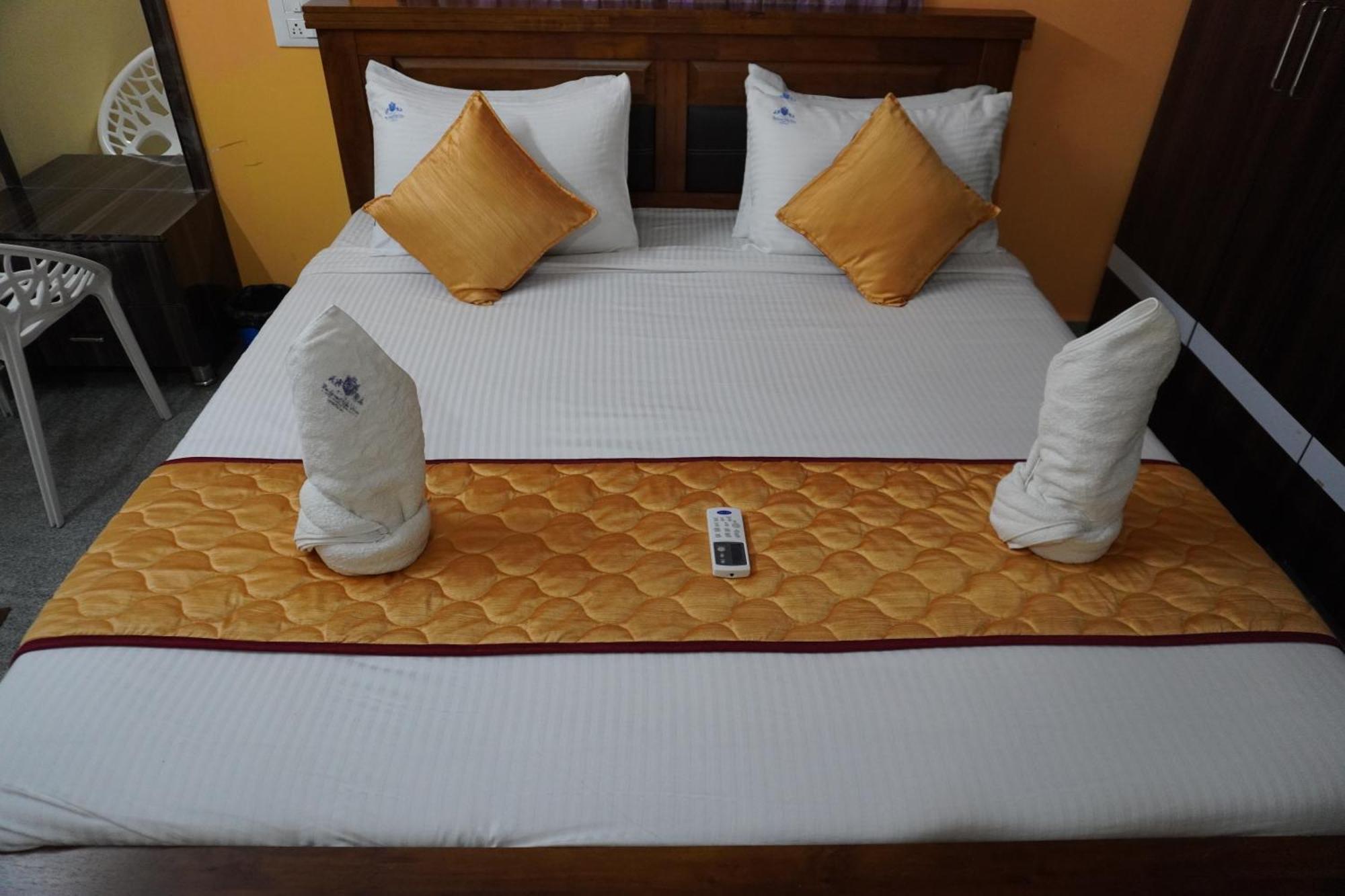 Tirumala Premium Home Stay Tirupati Buitenkant foto